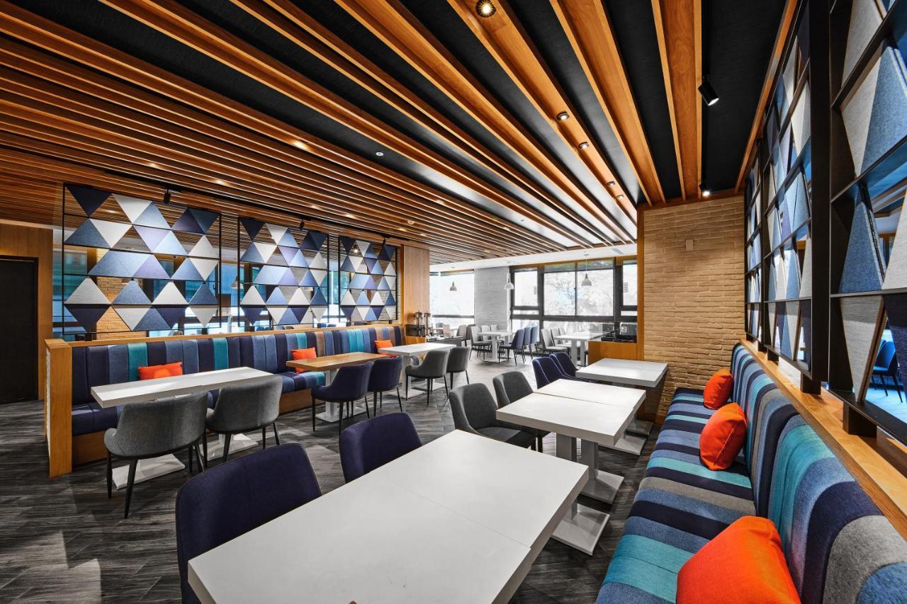 Holiday Inn Express Kaohsiung Love River By Ihg Экстерьер фото
