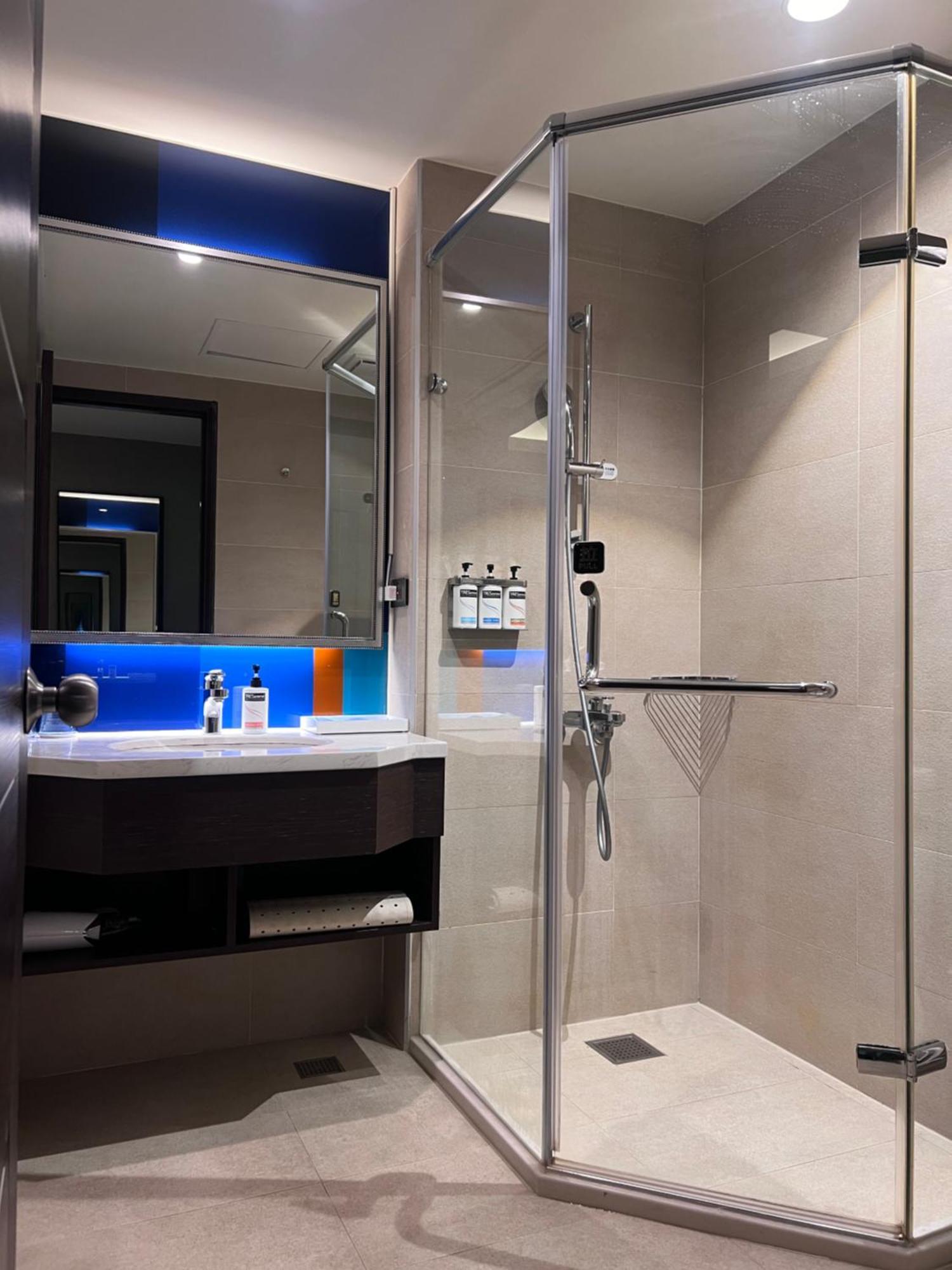 Holiday Inn Express Kaohsiung Love River By Ihg Экстерьер фото