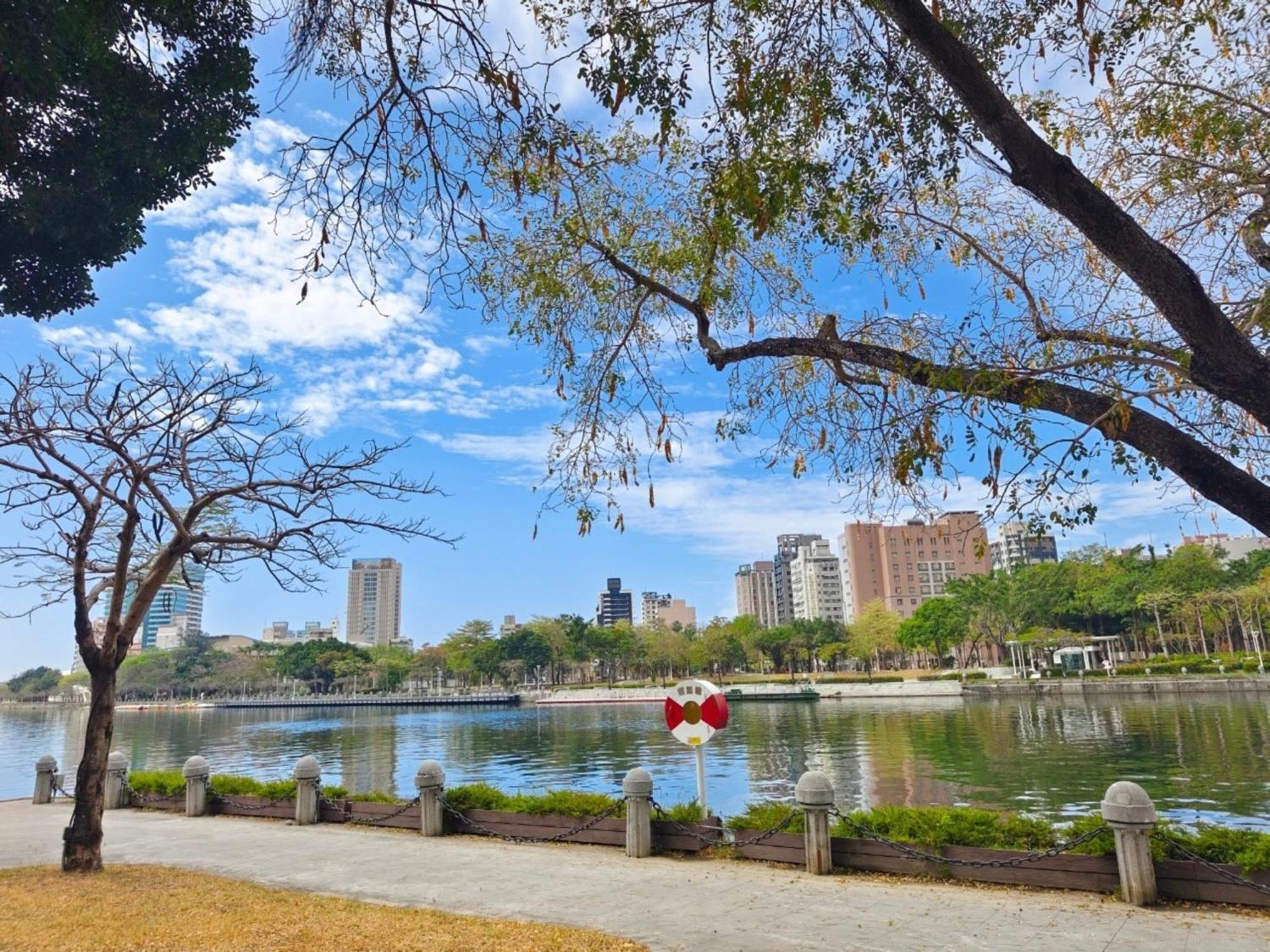 Holiday Inn Express Kaohsiung Love River By Ihg Экстерьер фото